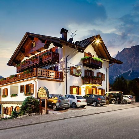 Hotel Natale Cortina dʼAmpezzo Kültér fotó